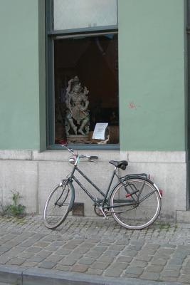 [e500a] #R.e.a.d@ ~O.n.l.i.n.e~ Bicycle Leaning Against a Wall on a Cobblestone Street in Europe Journal: 150 Page Lined Notebook/Diary -  %ePub~